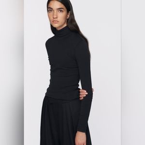 Kotn Black Turtleneck - M